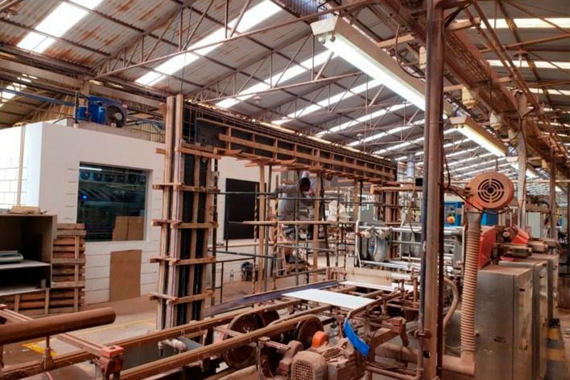 imagem de Fabricação de esquadrias e vidro temperados